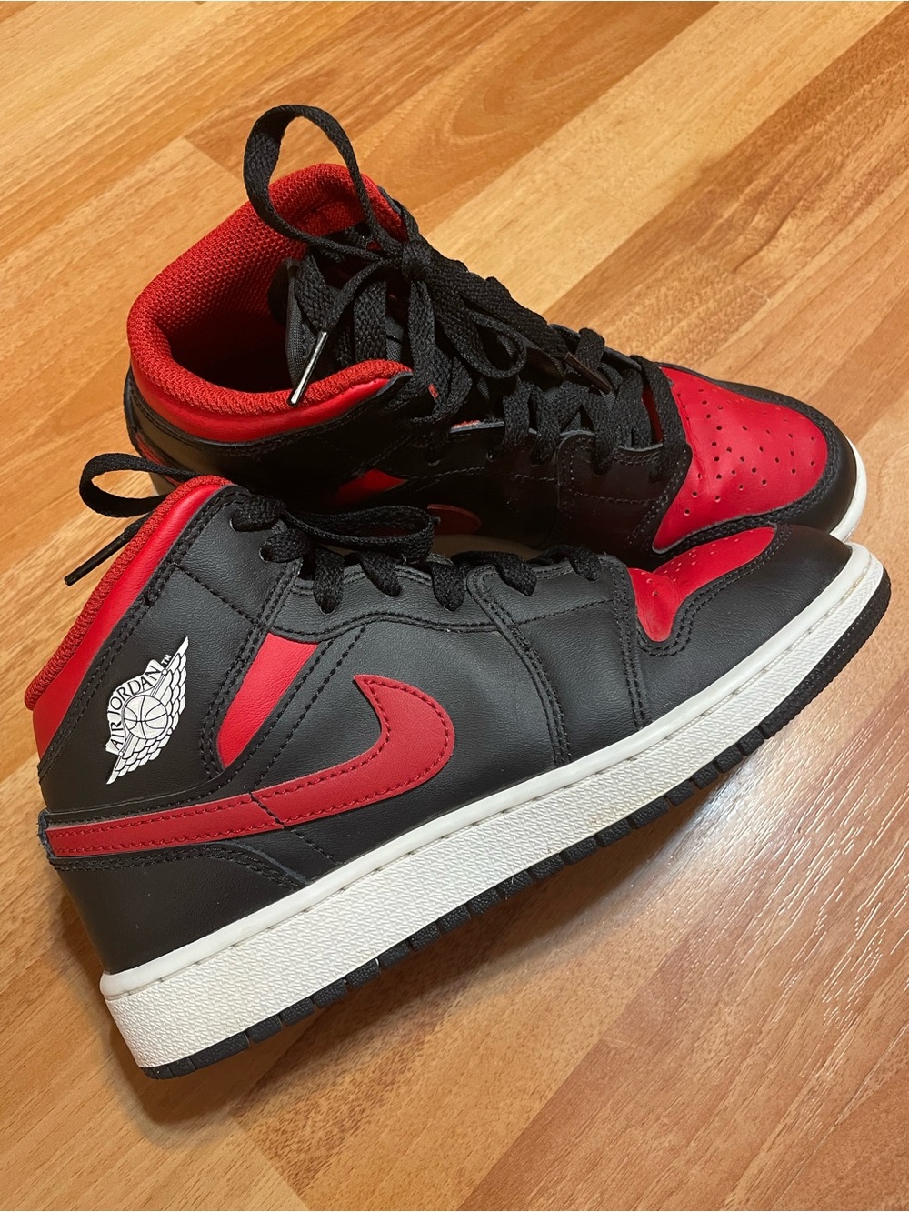 Nike Kids' Air Jordan Mid-Top Sneakers in Black and Red size 4Y
